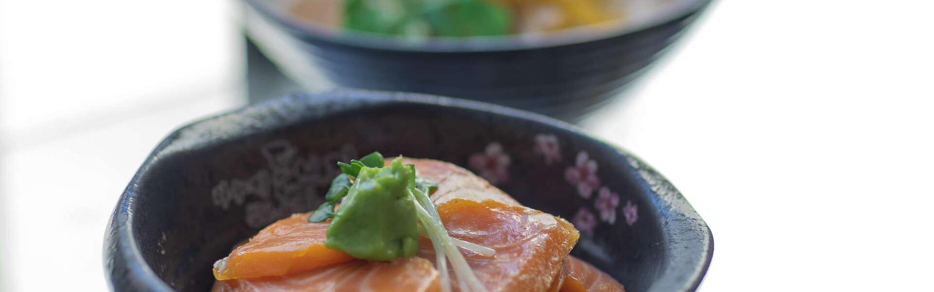 Bowls of food in the Hana Sushi Kraków restaurant.